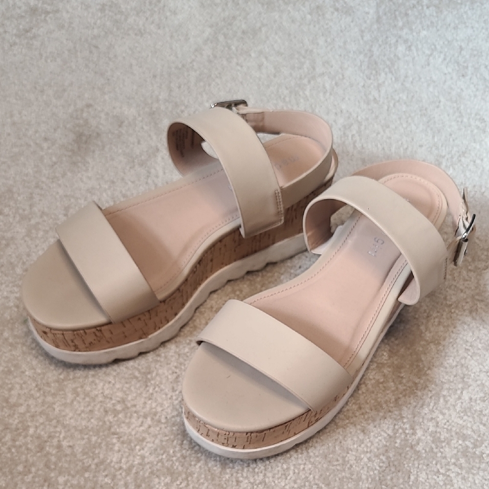 Madden Girl Cream wedges Platform Sandals SIZE 7